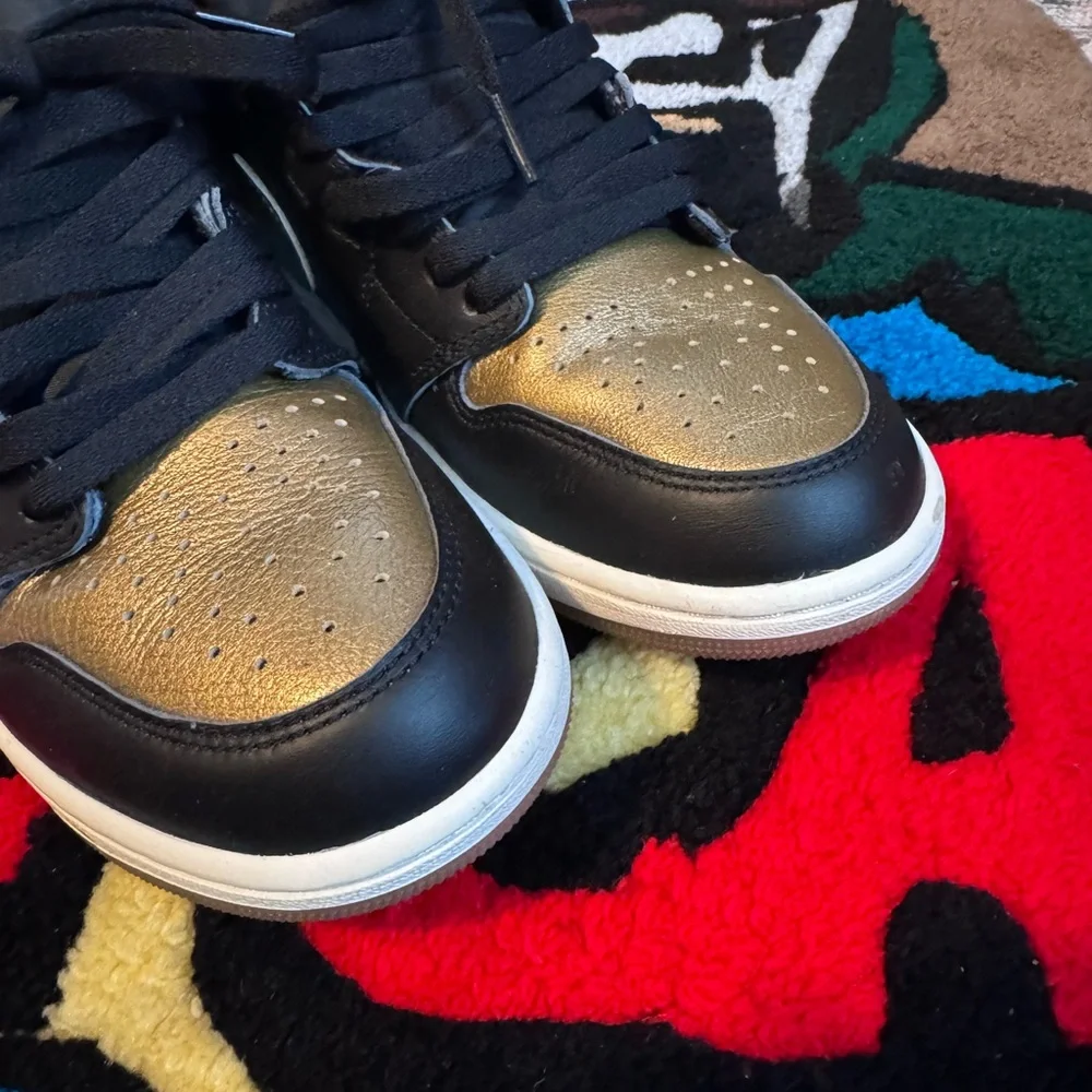 Jordan 1 High Black Gold Sz 10 - Picture 3 of 4